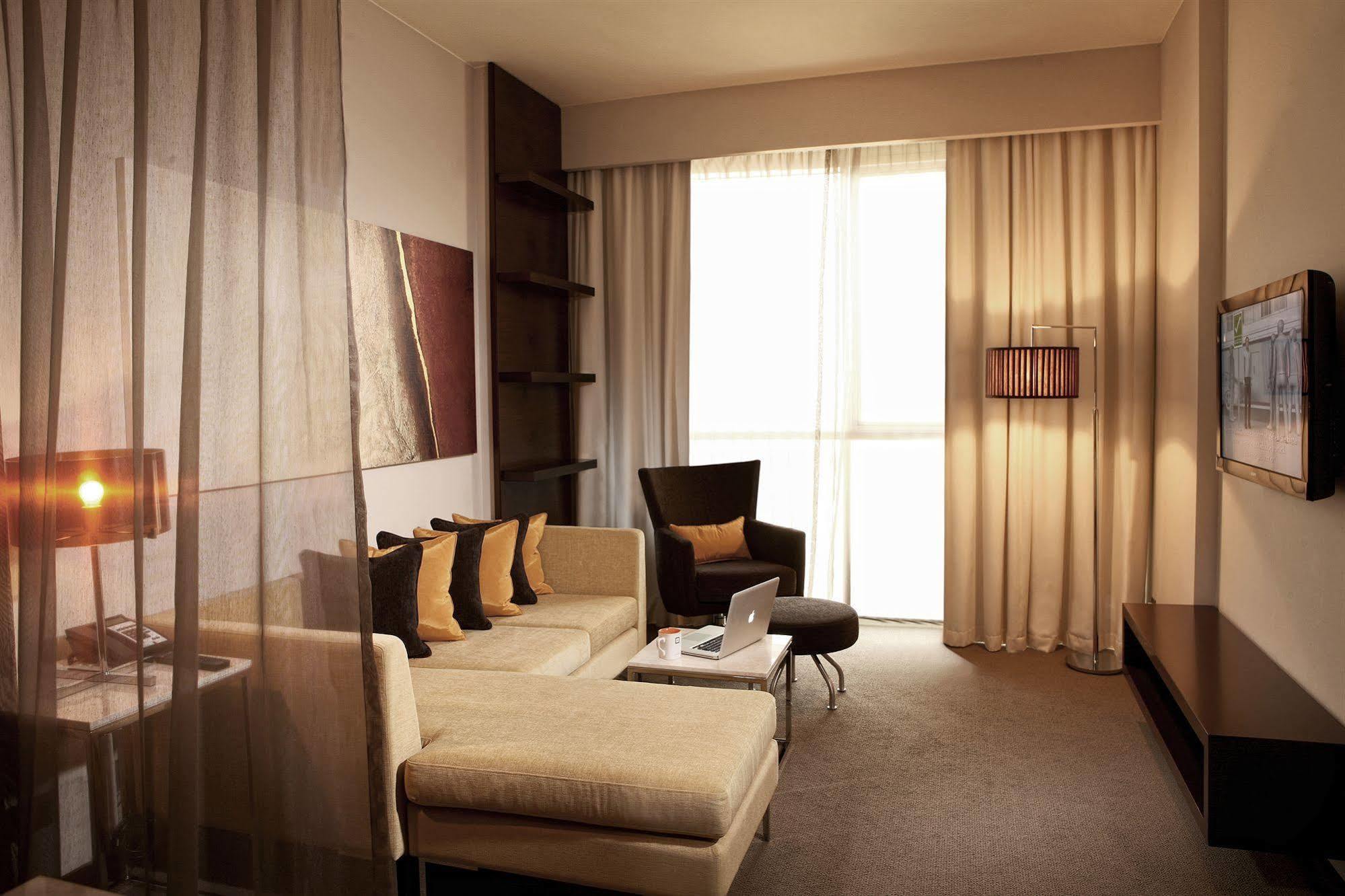 Centro Sharjah Hotell Eksteriør bilde
